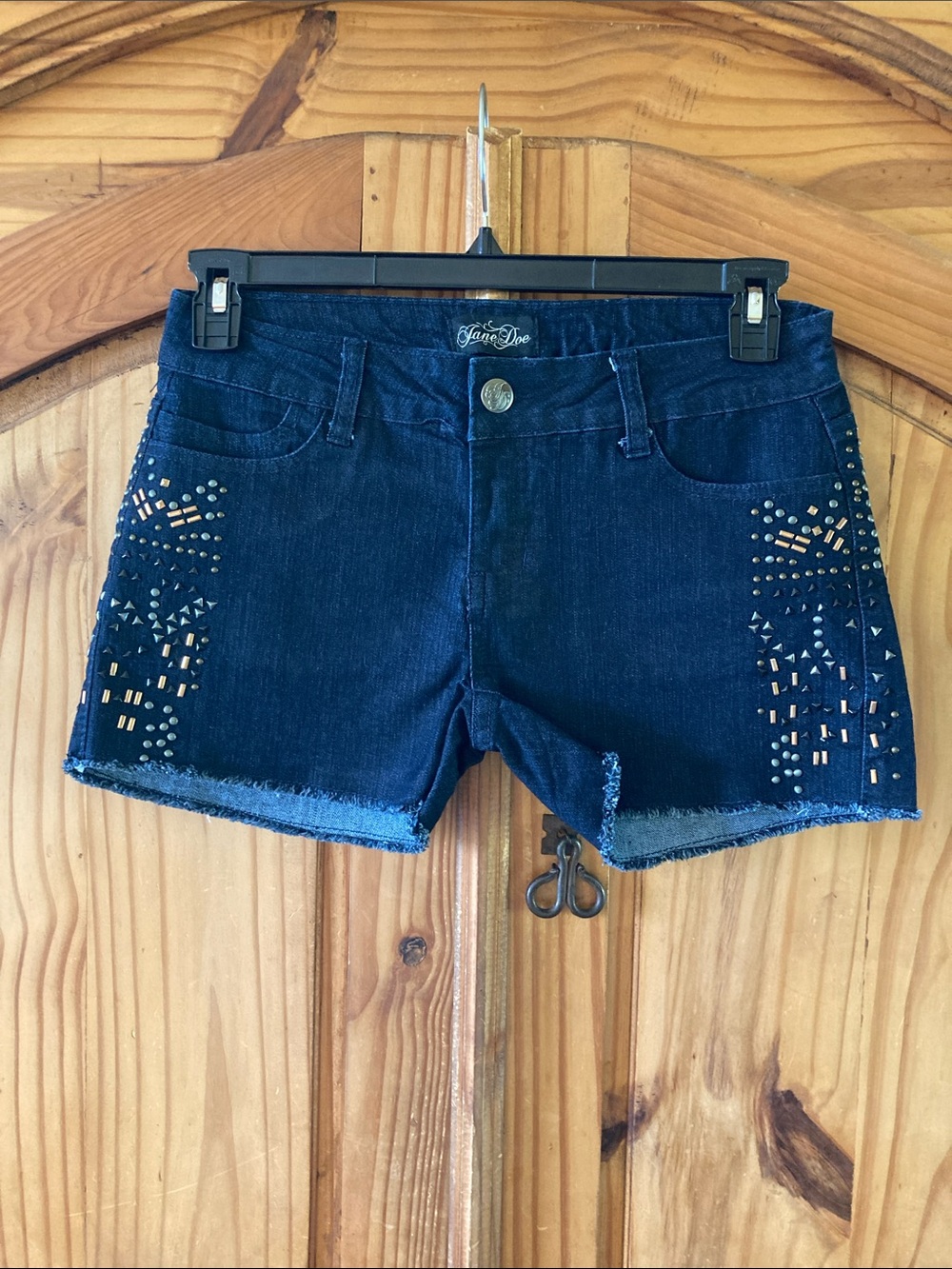 Women’s Jane Doe dark wash metal stud frayed hem jean shorts size 6